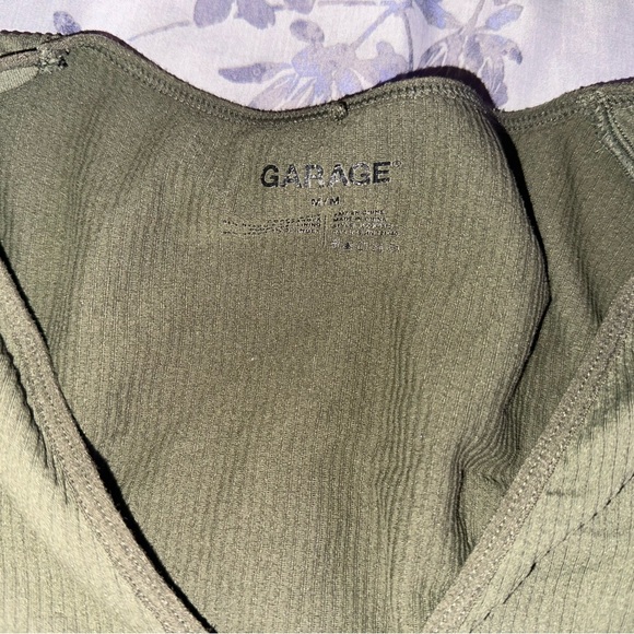 Garage crop top - Picture 2 of 2